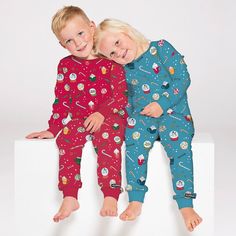 This soft and comfortable organic nightwear set from Villervalla comes with a long sleeved top and matching pants. The pajamas have ribbed cuffs at the wrists and ankles and an elastic waistband for a perfect fit. With a fun winter magic print, featuring all the delights of the season, on a rosehip red background. 95% organic cotton, 5% elastane Two piece set Crewneck Ribbed cuffed ankles and wrists OEKO-TEX® Standard 100 certified Machine washable Blue Cotton Playtime Sets, Blue Winter Sleep Onesie, Toddler Girl Pajamas, Carters Christmas Pajamas, Carters Fleece Pajamas Cupcake Footie, Winter Pajamas, Winter Magic, Red Background, Nightwear