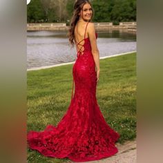 Best Prom Dresses Red, Prom Dresses Form Fitting, Open Back Prom Dress Fitted, Prom Dress Inspiration Red, Prom Dresses Senior Year, Red Prom Dress Fitted, Red Prom Dress Ballgown, Red Prom Dresses Long Mermaid, Jewel Tone Prom Dress