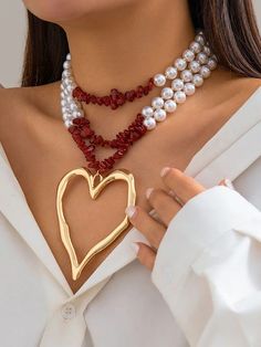 Exquisite Beaded Heart-Shaped Necklace: A Delicate Accessory Heart Shaped Pendant Necklace, Heart Shaped Pendant, Color Heart, Heart Shaped Necklace, Bead Chain, Heart Shape Pendant, Ring Pendant Necklace, Jewelry Choker, Pearl Strands