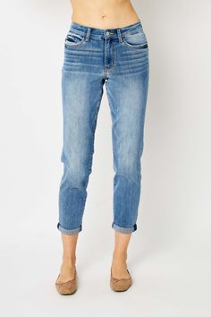 Jeans Silhouette, Trend Jeans, Slim Denim, Jean Trends, Denim Collection, Hem Style, Slim Waist, Slim Jeans, Basic Style