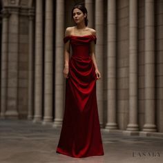 Lasaky - Stunning Bridal Gown with Flowing Train and Veil Red Satin Prom Dress, Burgundy Prom, Prom Outfit, Long Train Wedding Dress, Long Formal Gowns, Fairy Dresses, Floor Length Prom Dresses, Dress Unique, Wedding Dress Train