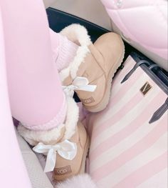 Pink Uggs, Winter Princess, Pretty Pink Princess, Dr Shoes, Pink Lifestyle, Pink Xmas, Pink Girly Things