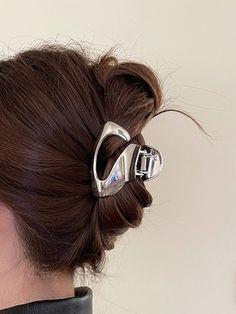 DETAILS
Composition: 100% Alloy Silver Claw Clip, Hair Clips Aesthetic, Autumn Hair Accessories, Silver Hair Accessories, Silver Hair Clip, Vintage Hair Clips, Fall 24, Metal Hair Clips, Short Lace Dress