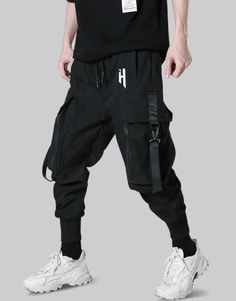 Cyberpunk Joggers Techwear Style Cargo Pants For Streetwear, Winter Functional Cargo Pants For Streetwear, Techwear Sweatpants With Pockets, Techwear Baggy Sweatpants For Streetwear, Baggy Techwear Sweatpants For Streetwear, Baggy Techwear Sweatpants, Winter Techwear Parachute Pants For Sports, Techwear Sweatpants With Side Pockets, Cyberpunk Black Pants For Outdoor