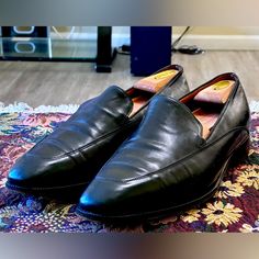 John Lobb Lynton Men’s Black Leather Slip On Dress Loafers Shoes Size 11 Size Uk 11 Us 11 Made In England Retails For $2,095 Up For Your Pleasure Is A Pair Of Preowned John Lobb Lynton Men’s Black Leather Slip On Dress Loafers Size Uk 11, Made In England In Very Excellent Condition As Shown In The Pictures Relaxed And Elegant Style Crafted From Smooth Premium Leather. The Shoes Feature Calf Leather Uppers, Leather Soles, Full Leather Linings And Square Toe Front. Please Review All The Pictures Provided And Ask Questions Whenever In Doubt, Before You Complete A Transaction. The Shoes Comes With Original Set Of John Lobb Dust Bags. Wish You The Best Of Luck Fitted Slip-on Oxfords For Formal Occasions, Designer Slip-on Dress Shoes For Formal Occasions, Fitted Wingtip Loafers For Galas, Designer Slip-on Loafers For Formal Occasions, Fitted Leather Lined Loafers For Business, Formal Cap Toe Slip-on Loafers, Designer Goodyear Welted Loafers For Formal Occasions, Designer Goodyear Welted Formal Loafers, Business Fitted Goodyear Welted Loafers