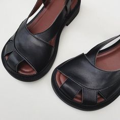 Unique Sandals, Soft Leather Sandals, Summer Retro, Confident Style, British Fashion, Comfort Design, Round Toe Heels, Aging Gracefully, Toe Sandals