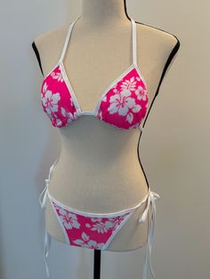 Hot pink hibiscus bikini with adjustable straps! Full coverage bottoms Fully lined Top has removable padding Mannequin is a size S and and is wearing a size S Cheap Pink Strappy Swimwear, Mcbling Summer, Trashy Mcbling, Mcbling 2000s, 2000s Pink, Barbie Summer, Pink Hibiscus, Pink Y2k, Cute Bathing Suits