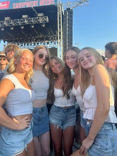 Riley Green Concert, Best Friends Outfits, Riley Green, Friends Outfits, Summer Country, Country Concert Outfit, Concert Outfits, Cute Friend Photos, Concert Fits