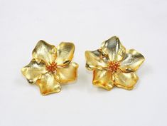 1 Pair 22kt Gold Plated Designer Flower Earrings / 42mm Handcrafted Flower Earrings / Wedding Jewelry / Gift For Her / Bridesmaid Earrings. Item Name: Designer Flower Earrings Earrings Length: 42mm approx Metal: 22kt Gold Plated Brass Qty: 1 Pair Click here to check more of our pearl earrings:- https://www.etsy.com/in-en/shop/RareGemsNJewels?ref=seller-platform-mcnav&search_query=natural+pearl+earrings Click here to check more of our gemstone earrings:- https://www.etsy.com/in-en/shop/RareGe Gold Flower Earrings With 3d Flowers, Formal Gold Jewelry With Flower Decoration, Gold Flower-shaped Earrings For Anniversary, Gold Flower-shaped Anniversary Earrings, Formal Yellow Flower-shaped Earrings, Yellow Gold Flower Charm Earrings For Wedding, Gold Jewelry With 3d Flowers For Wedding, Gold Flower-shaped Earrings For Formal Events, Gold Bridal Earrings With 3d Flowers