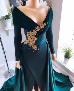 Velvet Prom Dresses, Court Train Prom Dress, Prom Dresses Long Sleeve, Green Evening Dresses, Long Sleeve Prom Dresses, Train Prom Dresses, Sleeve Prom Dresses, Prom Dresses Green, Green Evening Gowns