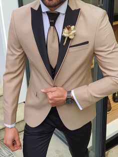 Forenza Gold Peak Lapel Tuxedo – brabion Slim Fit Groom Suit, Wedding Suits Men Black, Peak Lapel Tuxedo, Flower Pocket, Suit Clothes, Gold Suit, Clothes Jacket, Tan Suit, Flower Chain