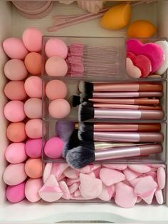 Rangement Makeup, Makeup Beauty Room, Makeup Collection Goals, Beauty Room Vanity, Makeup Drawer Organization, Makeup Drawer, Makeup Accesories, Makeup Is Life, Makeup Mistakes