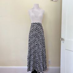 Zara Black & White Polka Dot High Waisted Maxi Skirt Zara Fitted Pleated Maxi Skirt, Fitted Long Skirt In Polka Dot, Fitted Polka Dot Long Skirt, Fitted Polka Dot Skirt For Day Out, High Waisted Plaid Skirt, Black And White Polka Dot Skirt, High Rise Denim Skirt, Brown Maxi Skirts, White Polka Dot Skirt