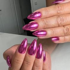 Chrome pigment for the perfect chrome look. Chrome Pink, Dark Pink Nails, Pink Chrome Nails, Holo Nails, Hot Pink Nails, Metallic Nails, Bling Acrylic Nails, Nail Designs Glitter, Fabulous Nails