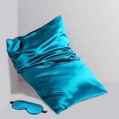 Feature: This pillowcase is smooth, protecting salon blowouts & eyelash extensions, soothing for the skin while casting facial creases as you sleep. The silk pillowcase keeps you cool during the summer, and warm in the winter. Perfect gift for your loved ones on Christmas, Mother's Day gifts, or birthdays. Care is Easy: Hand wash in cold water with mild (with no enzymes). Iron with a layer of cloth（Steam ironing). Flat air dry recommended. Salon Blowout, Silk Pillowcases, Eye Cover, Silk Pillowcase, Split Ends, Silk Material, Peacock Blue, Shiny Hair, Facial Hair