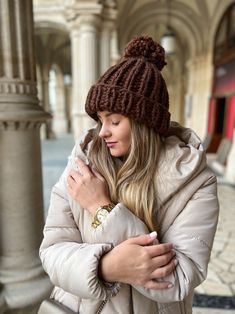 Chunky Hat, Pompom Hat, Chunky Knit Beanie, Unisex Winter Hat, Luxury Pom Pom Hat, Hand Knit Beanie, Brown Hat With Pom Pom, Wool Beanie - Etsy Ukraine Chunky Knit Beanie, Hat With Pom Pom, Chunky Hat, Brown Hat, Brown Hats, Wool Beanie, Pom Pom Hat, Winter Hat, Knit Beanie