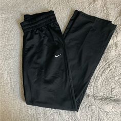 Nike The Athletic Dept Pants 100%Polyester Size Medium Black Never Worn Light Fleece Inside Drawstring Inside Nike Pants Outfit Women, Basic Black Nails, Dream Pants, Gym Pants Women, Nike Trackpants, Trousers For Girls, Pants Nike, Nike Sweats, Nike Sweatpants