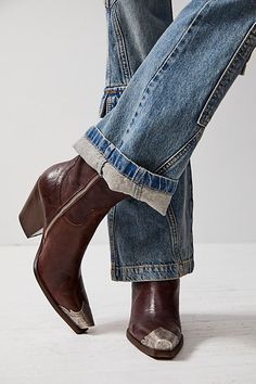 Western Boots Outfit, Cowgirl Boots Outfit, Botas Western, Boots Outfit, Cowgirl Boots, Outfits Casuales, Stacked Heel, Western Wear, Western Boots