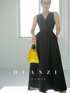 This Huanzi custom high-end long sleeveless V-neck dress brings a sense of class and refinement to your wardrobe. Perfect for fall and autumn months, its chic, elegant, and stylish design is both simple and beautiful, allowing you to make a statement without sacrificing comfort. Experience the luxury of this stunning dress. [Size Information】 size shoulder width chest circumference skirt length One size fits all 31 94 130 NOTE: Above sizes are measured by hand. Due to different measurement metho Luxury Sleeveless Silk Asymmetrical Dress, Elegant Sleeveless Fitted Cheongsam, Luxury Black V-neck Sleeveless Dress, Luxury Chic Asymmetrical V-neck Dress, Black Geometric Pattern Sleeveless Dress, Long Skirt Fashion, Sleeveless Skirt, Dress Summer, V Neck Dress