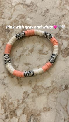 Diy Jewlery, Bracelets Handmade Beaded, Bracelet Crafts, Grey And White, Handmade Bracelets, Arm Band, Bracelet Making, Grey