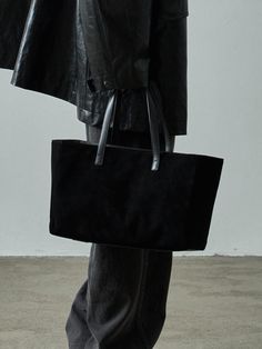 Composition : Full-grain leatherColor : blackCountry of Origin : CHINA Facade Pattern, Suede Tote Bag, Birthday Coupons, Shoe Brushes, Classic Jeans, Clean Shoes, Utility Jacket, Bag Dress, Padded Jacket