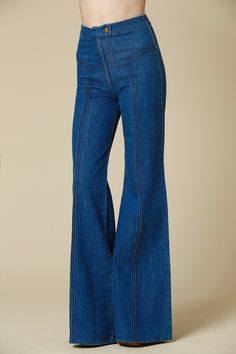 For all of our blue jean ladies! We call these the "magic pants" here at our Stoned office for a reason; they flatter every body type that we try them out on--and trust us, we know a good fit when we see one! Great with sky-high platforms for disco nights out or paired down with your favorite sneakers. Crafted with only the highest quality Italian salvaged denim. Made with love in California. Made in California D E T A I L S Wash: 70's Blue 98% cotton and 2% elastane F I T We recommend sizing up Bell Bottom Jeans 70s, Salvage Denim, Bellbottom Pants, Magic Pants, Faded Black Jeans, Army Pants, Black Jeggings, Jeans Outfit Casual, Green Jeans