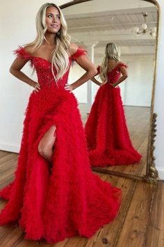 Ballkleid A-Linie Herzausschnitt Stufen Tüll Lang Mit Schlitz Prom Dresses Crazy, Cute Western Prom Dresses, Royal Red Prom Dress, Red Ball Gown Prom Dress, Over The Top Prom Dresses, Senior Prom Ideas, Crazy Prom Dresses, Dramatic Prom Dresses, Fluffy Prom Dress