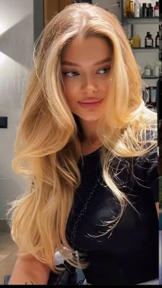 Honey Blonde Hair, Blonde Hair Inspiration, Blowout Hair, Blonde Hair Looks, Hair Stylies, Long Blonde, Hair Color And Cut, Long Blonde Hair, Hair Inspo Color