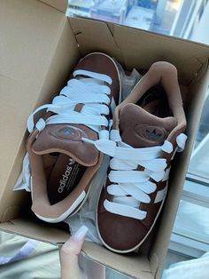 Brown Campus 00s, Brown Adidas Campus, Adidas Campus Brown, Brown Campus, Adidas Brown, Campus Adidas, Pretty Sneakers, Aesthetic Luxury, Trendy Shoes Sneakers