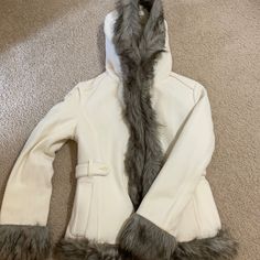 Nwot!!! Pretty Cream Coat From Uniqlo. Size Small. White Casual Outerwear With Faux Fur Trim, Casual White Outerwear With Faux Fur Trim, Uniqlo Coat, Uniqlo Jackets, Cream Coat, Uniqlo Women, Uniqlo, Color White, Jackets & Coats