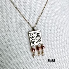 This exquisite Joyeria Plata necklace, featuring a unique Papel Picado pendant, is a masterpiece of Mexican craftsmanship. Handcrafted with meticulous attention to detail, it echoes the rich cultural heritage of Artesanias Mexicanas. The delicate Papel Picado design, a traditional Mexican folk art, is beautifully rendered in silver, making this Taxco necklace a captivating piece of Joyeria Mexicana. Adorned with intricate patterns, it captures the vibrant spirit of celebrations like Cinco de Mayo and Dia de los Muertos. This Mexican silver necklace is more than just an accessory; it's a symbol of Mexican tradition and artistry. With its fine craftsmanship and unique design, it stands out as a stunning representation of Taxco's renowned silverwork. The Papel Picado pendant adds a touch of e Silver Copper Necklace For Gift, Artisan Silver Etched Necklace, Adjustable Silver Copper Necklace, Adjustable Copper Silver Necklace, Gift Etched Necklaces, Silver Copper Necklace With Round Pendant, Handmade Silver Copper Necklace, Traditional Silver Necklace With Square Pendant, Artisan Gold Necklace With Pearl Pendant