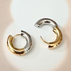 Get on trend this summer with these chunky and thick TWO TONE huggie hoops in both gold and silver tones. This is a beautiful and fun pair of stainless steel small 10mm chubby huggies. You can switch between the rhodium silver plated and the gold plated side and enjoy these in fashion hoops all beach day long! All earrings come beautifully and simply packaged in a box and bow ready for gifting. CARE INSTRUCTIONS * It is not recommended to sleep, shower or exercise in plated jewelry. Chunky Hoop Earrings, Earring Trends, Graduation Gifts For Her, Shine Bright Like A Diamond, Jewelry Lookbook, Shiny Things, Huggie Hoop Earrings, Trendy Accessories, Rose Gold Earrings