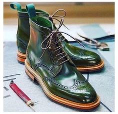 New Men's Handmade Green Leather Derby Wingtip Brogue Lace Up High Ankle Boots. Chelsea Shoes, Formal Dresses For Men, Boots Outfit Men, Mens Dress Boots, Afrikaanse Mode, Green Boots, Handmade Boot, High Ankle Boots, Mens Boots Fashion