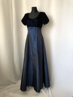 The dress is in great condition, without any defects Vestidos Goth, Dr Dresses, Regency Core, Navy Evening Dresses, Fantasy Outfits, 1960s Outfits, Fashion Reference, John Charles, Fun Clothes