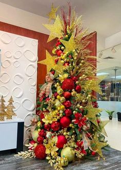 a christmas tree decorated with gold and red ornaments