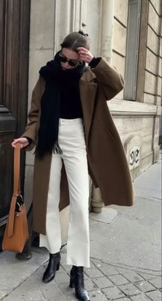 Brown Coat Outfit, Long Coat Outfit, Trench Coat Fall, Europe Outfits, Coat Outfit, Brown Coat, Coat Outfits