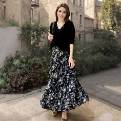 Olivia Mark - Floral Print A-line Midi Skirt with Waist Deco Long Umbrella Skirt Long Umbrella, Umbrella Skirt, Side Tattoos, Types Of Skirts, Olivia Mark, Pleated Skirt, Wardrobe Essentials, Timeless Fashion, Midi Skirt