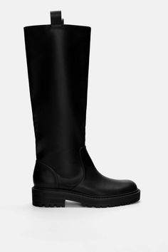 Flat knee-high boots - pull&bear Knee High Boots Flat Outfit, Pull And Bear Boots, Long Boots Black, Flat Knee High Boots, Black Flat Boots, Knee High Boots Flat, Flats Outfit, Boot Pulls, Black Knee High Boots