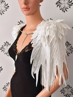 Great look offwhite lace wings epaulette with silver chain closer. Each piece has 3 lace wings and 3 layer black tassel (30cm) There is strap at the armphole and at the back.The straps are elastic and adjustable.It fit all sizes. For male customers should contact me to make the straps bigger to accommodate this There is also white foam moulded shoulder pads under the each shoulder pieces to make it look voluminous I pack epaulettes well and send a carton box so it is not posibble to get harm It Angel Clothing Aesthetic, Fantasy Clothing White, Outfits With Feathers, Winged Costume, Wing Outfit, Angelic Accessories, Wings Clothes, Bird Outfit, Wing Cape