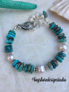 American Bracelet, Turquoise Bracelets, Interesting Patterns, Diy Jewelry Inspiration, Beads Bracelet Design, Handmade Beaded Jewelry, A Bracelet, Beaded Bracelets Diy, Turquoise Stones