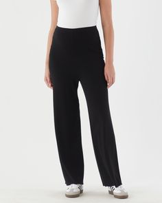 Overbelly waistband Stretch soft knit fabric Wide leg silhoutte Inseam length: 76cm A super comfortable black pant that can take you from lounging, to the office and then to dinner are our Knit Straight Pants , they are literally perfect for any occasion! Crafted in a soft knit fabrication which can easily be dressed up or down, they have an overbelly waistband that can be folded during the early stages of pregnancy and postpartum, and a classic straight leg silhouette. PLEASE NOTE: Soon Materni