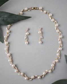 Pearl and CZ Leaves Necklace Set White Gold Bridal Earrings, White Gold Set Jewelry, Off White Necklace, Fall Wedding Jewelry The Bride, Pearl Earrings And Necklace Set, Wedding Pearls Jewelry, Gold Pearl Jewelry Set, White Jewelry Aesthetic, Perl Neckles