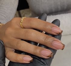 Shellac Nails Black Women, Fall Autumn Nails, Short Classy Nails, Gel Toe Nails, Cute Short Nails, Simple Gel Nails, Minimal Nails