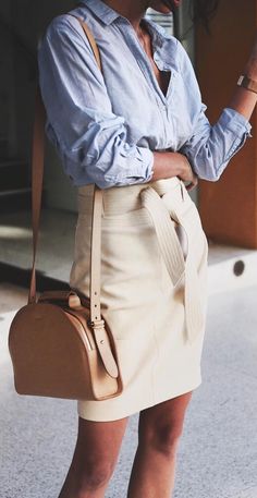 Workday chic Womens Beach Fashion, Womens Fashion Edgy, Denim Trends, Autumn Street Style, Perfect Palette, Fall Street Style, Womens Fashion For Work, Mode Inspiration, Womens Fashion Casual