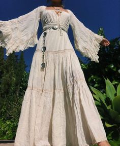 Hippie Dresses Boho Wedding, 70s Flowy Sleeve Dress, Elegant Hippie Dress, White Witchy Dress, Folk Style Wedding, 70s Boho Dress, Stevie Nicks Prom Dress, Boho 70s Wedding Dress, 70’s Prom Dress