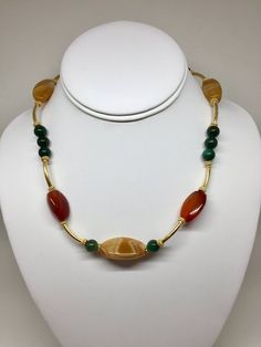 Carnelian, agate and aventurine chunky gold necklace Chunky Gold Necklace, Green Stone Jewelry, Aventurine Jewelry, Chunky Gold Necklaces, Yellow Agate, Carnelian Earrings, Healing Stones Jewelry, Necklace Orange, Aventurine Necklace