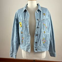 Custom Made Denim Jean Jacket With Bees And Sunflower Design. See Pictures For Details. Never Worn. Length Of Jacket Is Approximately:20 Inches. Pit To Pit Measurement Is Approximately: 20 Inches When Buttoned No Signs Of Stains Or Rips R2 Retro Spring Outerwear With Pockets, Long Sleeve Cotton Denim Jacket With Floral Print, Retro Relaxed Fit Outerwear For Spring, Denim Floral Print Long Sleeve Outerwear, Floral Print Denim Jacket For Summer, Summer Outerwear With Floral Embroidery In Medium Wash, Trendy Denim Jacket With Floral Print, Spring Denim Jacket With Floral Print, Summer Floral Embroidery Medium Wash Outerwear