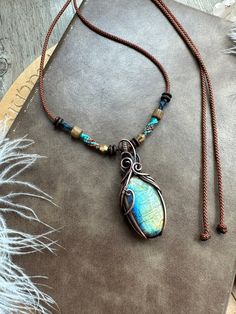 Embrace the mystical energy of labradorite with this handmade pendant in antiqued copper. This bohemian necklace features a macrame detail for a unique touch. Perfect for those who love artisan jewelry. This pendant is wire wrapped and hand woven in solid copper with a labradorite Cabochon and then oxidized and hand polished to give that antiqued look. ★★material and size★★ Pendant size approx : 56x23 mm (labradorite approx  :  33x19mm) Polyester cord with macrame decoration , wood bead , brass bead, coconut shell beads Necklace max length approx : 74  cm (adjustable with slide lock) ★★packaging★★ packing with paper box and bubble paper to assure safety. ★★shipping★★ Items will be shipped within 1-3 business days after the payment has cleared.   Purchases are sent by local Registered Mail Macrame Decoration, Shell Beads Necklace, Macrame Pendant, Gemstone Beads Jewelry, Labradorite Cabochon, Bohemian Necklace, Labradorite Pendant, Shell Beads, Handmade Boho