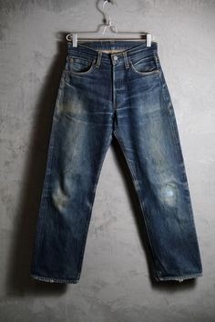 Levi's Vintage Clothing LVC 2000's 501XX Selvedge Denim Jeans  SIZE W28 Waist：37cm Thigh：30cm Length：96cm Inseam：71cm Leg opening：20cm Welcome to our online store https://bansecondhandgoods.com/ Worldwide Shipping The official website provides credit card services,  please contact us via private message if necessary. Find us IG :  ban_secondhand_goods Thank you for checking us out :) Levis 1990 Jeans, Levis History, Vintage 501 Jeans, Selvage Denim Jeans, Denim Pocket Details, Selvage Denim, Selvedge Denim Jeans, Levis Vintage Clothing, Mens Denim Shorts