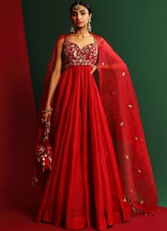 Deep Red Embellished Anarkali Set With Tassled Dupatta Mahima Mahajan - Fabilicious Fashion Red Organza Anarkali, Mahima Mahajan Anarkali, Anarkalis For Women, Sleeveless Anarkali Designs, Anarkali Dress Sleeveless, Sleeveless Gown Designs, Indian Runway Fashion, Sleeveless Anarkali Dress, Organza Anarkali Suits